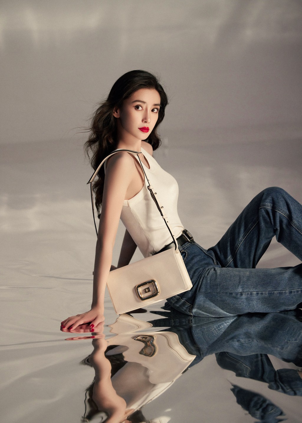 Angelababy在內地人氣高，煲煙影片一出即時成為熱話。